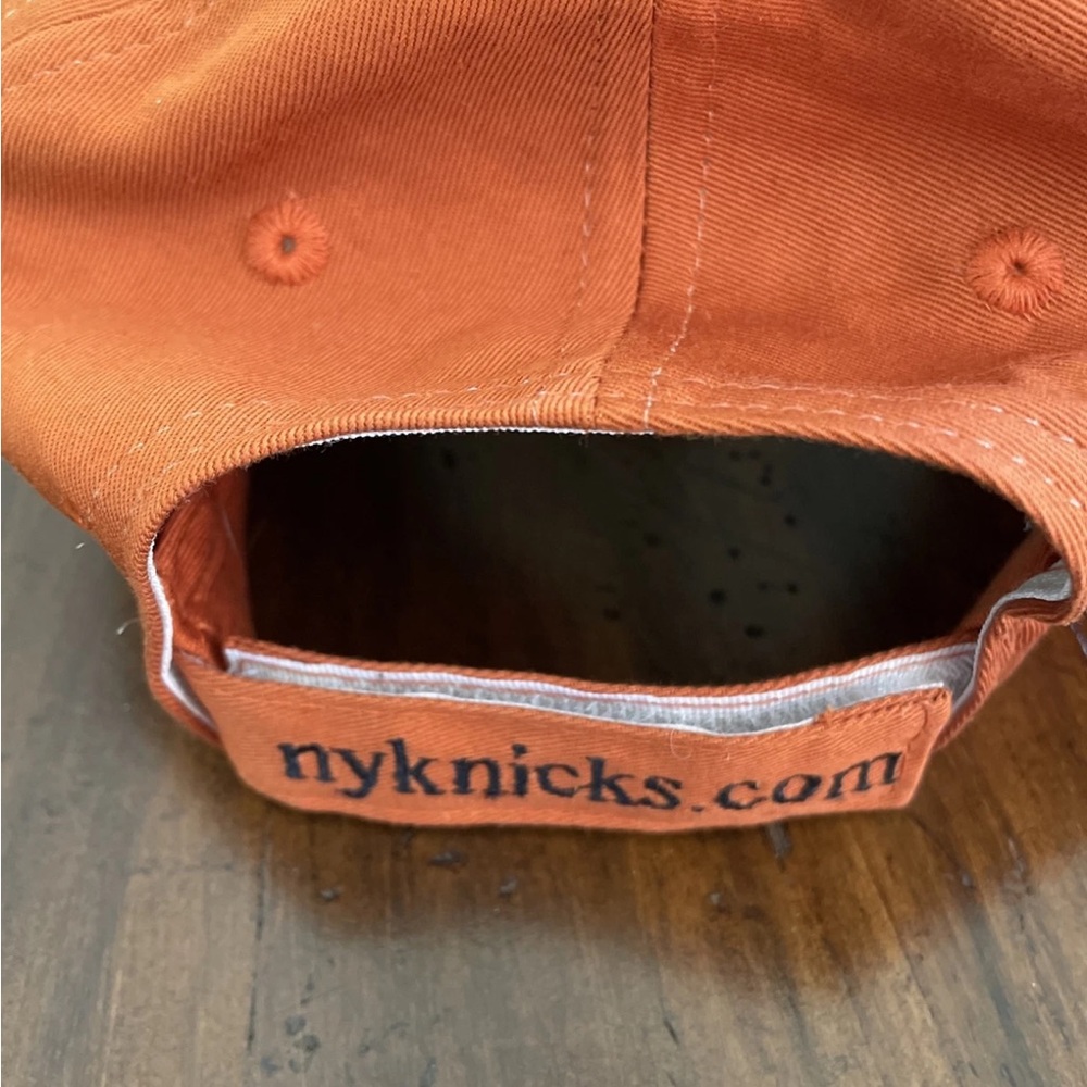 KNICKS NBA BASKETBALL HAT YOUTH SIZE strap ADJUSTABLE  NEW YORK ORANGE off white - Picture 3 of 3